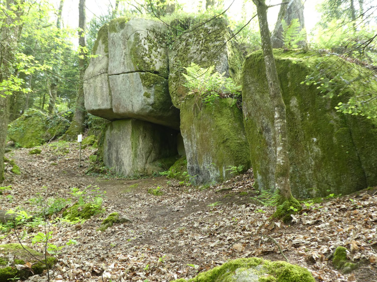 pierre dolmen