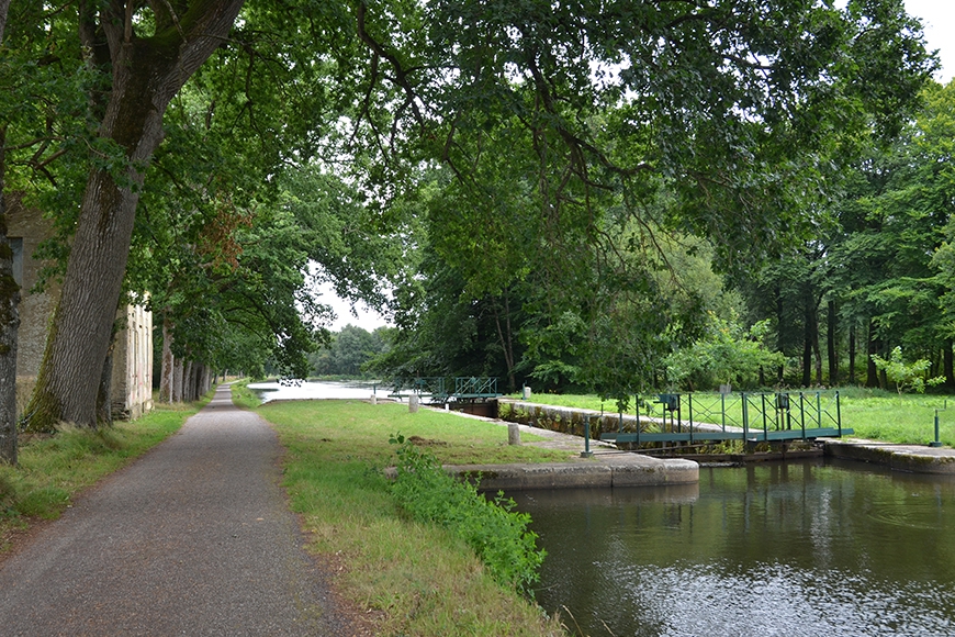 Le canal de Nantes à Brest sur la tranchée de l'Hilvern